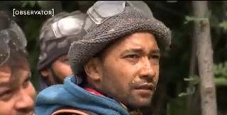 Nepalezii privesc România ca pe tărâmul făgăduinţei. La Galaţi, 27 de muncitori din Nepal cosesc iarba în parcuri
