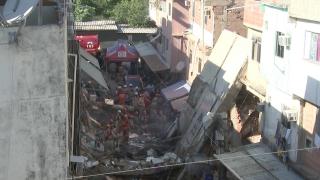 O clădire s-a prăbuşit din senin într-un cartier din sărac din Rio de Janeiro. Sunt mai multe victime, între care şi un copil