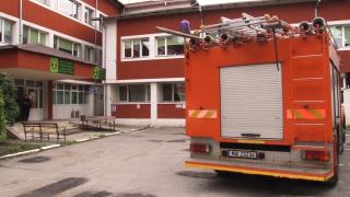 Zeci de pacienți evacuați la Spitalul Călinești din Argeș, după ce etajul 1 s-a umplut cu fum