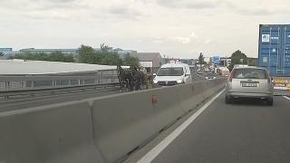 Căruță surprinsă circulând printre mașini pe Centura Capitalei