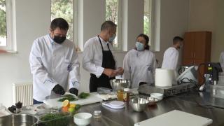 Cum decurg cursurile la singura facultate "de gătit" din România, cea de Inginerie Alimentară din Suceava