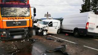 Doi răniţi în urma unui grav accident de circulaţie produs în Gura Humorului