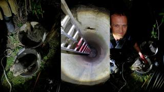 Căței salvați de la moarte de pompieri dintr-o fântână adâncă de cinci metri