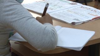 Autorităţile, îngrijorate că tot mai mulţi elevi apelează la meditaţii pentru a trece examenele