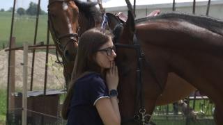 Echitația face minuni pentru psihic indiferent de vârstă. Un centru din Suceava şi-a redeschis larg porţile pentru iubitorii de cai