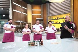 Cuțitul de aur al lui chef Cătălin Scărlătescu, salvat de la eliminare prin amuleta de schimb. Show-ul a fost, din nou, lider de audienţă