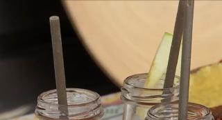 România a început să importe paie comestibile din Germania, obligată să renunţe la produsele de unică folosinţă din plastic