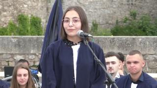 Discursul emoționant al unei eleve de 10 din Hunedoara. Tânăra a vrut să demonstreze cât de dificil a fost anul pentru elevi