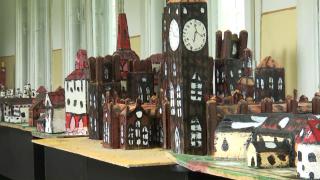 Gabriel, tânărul cu inimă de copil care creează miniaturi ale celor mai cunoscute clădiri din lume.  "El cumva se dezvoltă prin acestă pasiune"