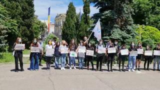 Elevii din toată ţara, nemulţumiţi că ar putea fi obligaţi să-şi plătească transportul din propriul buzunar