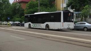 Oasele craniului şi creierul fetei de 15 ani, afectate după ce a fost lovită de autobuz. Şoferul beat asculta muzică populară dată tare când a lovit-o