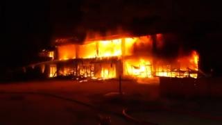 Bărbat găsit carbonizat după un incendiu care a izbucnit într-un bloc din Giroc, lângă Timișoara