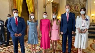 Regele Felipe al Spaniei, uimit de accentul spaniol al româncei Alice Cozma, decorată pentru munca depusă în pandemie