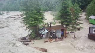 O misiune de salvare a iscat cearta între Salvamont şi Jandarmerie. Salvamontiştii îi acuză pe jandarmii din Vrancea că au fost eroi...doar la privit