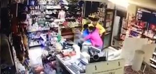 Au fost reținuți bătăuşii din Răcoasa. Scandalul a fost filmat de camerele de supraveghere