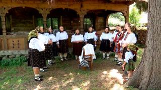 Tradiții de Sânziene. Obiceiul prin care fetele încercau să afle dacă au noroc în dragoste