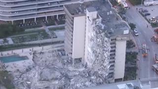 Americanii retrăiesc infernul de pe 11 septembrie după ce un bloc s-a prăbuşit în Miami. Sunt 4 morţi şi 150 de dispăruţi