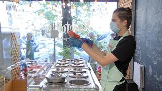 Canicula dezgheaţă afaceri de sezon. Câştigurile înregistrate de producătorii de bere sau îngheţată