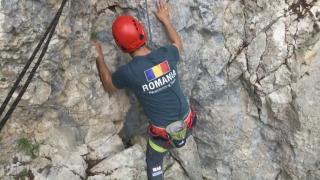 Ajunge la cer cu ochii închişi. Alex e nevăzător, dar a urcat deja pe Kilimanjaro și Mont Blanc