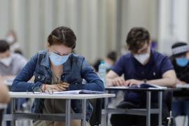 Începe examenul de Bacalaureat 2021. Peste 130.000 de absolvenţi de liceu susţin astăzi proba scrisă la Limba română