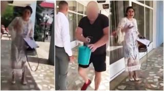 Un tată revoltat a aruncat cu dejecții pe o profesoară, care i-ar fi cerut fiicei bani pentru licență, la Cernăuți