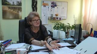 Un dosar sec, plin cu hârtii, acoperă trauma fetiței de 11 ani din Suceava, bătută și înfometată de cei care o aveau în grijă