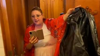 Diana Șoșoacă, cu un sac negru la moțiunea din Parlament: "Morții din spitale, așa-zis de Covid, au fost aruncați goi și trântiți în niște coșciuge"