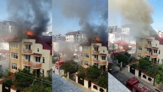 Incendiu la acoperişul unei case din centrul Bucureştiului. Imaginile au fost surprinse de martori