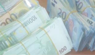 Inspectorii de la Oficiul Spălării Banilor, sesizaţi în cazul bărbatului prins cu sute de mii de euro cash în maşină