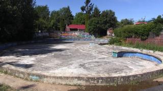 Un paradis verde de lângă Arad este la un pas de a fi distrus. Autorităţile au depus o sesizare la Parchet privind construcţiile ilegale din zonă