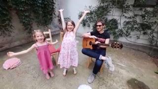 Două fetiţe şi tatăl lor fac furori pe internet. Cum au reuşit  Luna, Stela şi Mihai să cucerească online-ul