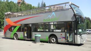 Brașovenii și turiștii se vor putea plimba cu autobuzul etajat în Poiana Brașov. Se reiau cursele din acest weekend