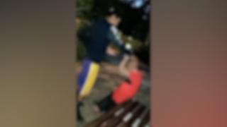 Scene violente filmate într-un parc din Capitală. Un băiat a fost bătut cu cruzime: "Te rog, lasă-mă! Ajutor!"