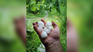 Vijeliile fac prăpăd în țară, după valul de caniculă. Grindină cât nuca în Neamţ şi Bistriţa-Năsăud. La noapte vin iar furtuni