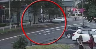 Accidentul teribil din Baia Mare a fost filmat. Momentul în care BMW-ul spulberă doi tineri soţi în staţia de autobuz, surprins de camere