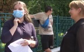 Elevii de nota 10, premiaţi şi în acest an de primării. Pentru nota maximă, fiecare absolvent primeşte 1000 de lei