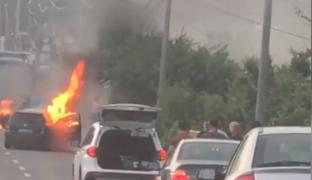 O femeie a ajuns la spital cu arsuri grave, după ce maşina în care se afla a luat foc în mers, în Agigea