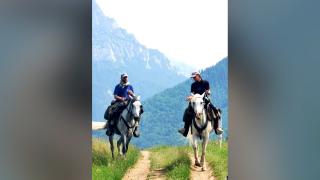 Călăreții rupți din filme au ajuns din Mongolia în Bucegi: "Toată lumea întreabă ce loc de muncă ai. Nimeni nu întreabă dacă ești fericit"
