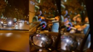 Doi șoferi s-au bătut violent în faţa spitalului Floreasca din Capitală. Ceilalţi şoferi claxonau pentru că bătăuşii blocaseră traficul