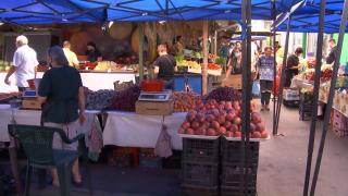 Tone de legume şi fructe, retrase de la vânzare. Medicii spun că un produs ţinut în condiţii improprii devine toxic pentru organism