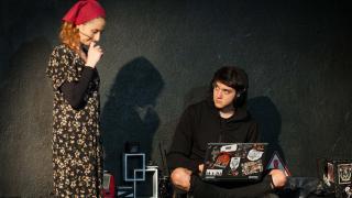 Teatrul Act vă aşteaptă la spectacolul "Ea şi numai ea", pe 8 și 10 iulie