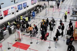 O persoană transgender acuză că a fost abuzată de lucrătorii vamali şi poliţia de frontieră pe aeroportul din Cluj-Napoca