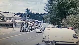 Bărbat spulberat în viteză pe o trecere de pietoni din Scornicești, Olt. Momentul impactului a fost surprins de camere