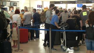 EXCLUSIV. Avion întârziat sau zbor anulat? Drepturile pasagerilor explicate de un reprezentant al Comisiei Europene pentru Observator