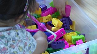 Grădiniţe de vară, costuri uriaşe pentru părinţi:  "E destul de scump. Nu m-am gândit niciodată la aşa ceva pentru că nu ne permitem"