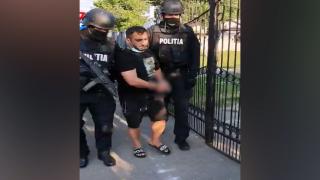 Liderul clanului Duduianu, "săltat" de poliţişti: acuzaţii de furt de maşini şi şantaj. Elvis Pian susţine că face totul legal: "Asta facem de pe vremea lui Ceauşescu"