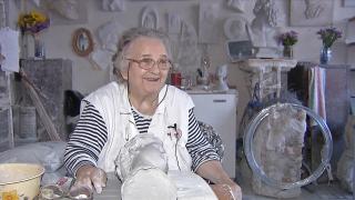 Povestea impresionantă a Mariei Rădulescu, artista care modelează de mai bine de 65 de ani în ipsos