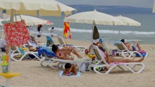 15.000 de turişti români, în fiecare lună pe litoralul bulgăresc: "Totul e ok, servirea, plaja, preţul, preţul mai ieftin ca în România"