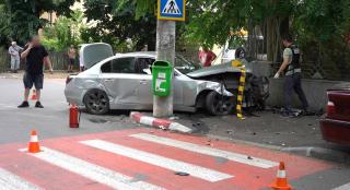 Un şofer cu doi copii în maşină a făcut prăpăd pe un drum din Dâmboviţa, după o urmărire cu poliţia