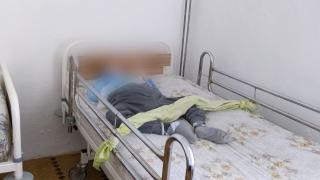 Chin fără sfârşit pentru pacienţii din azilul groazei. Tânărul găsit legat de pat, scos din cămin doar după insistenţele Observator